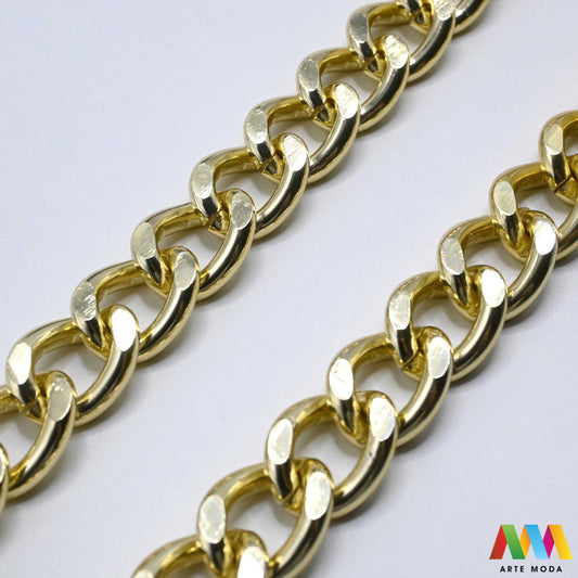 aluminijski lanac torbe ruksak nakit lagani izrada aluminij DIY materijal remen ogrlice narukvice karike ručke pribor komponente ukrasni repromaterijal Želite lagan i trendi materijal Aluminijski lanci savršeni su za vaše projekte Idealni su za izradu laganih remena za torbe ili statement nakita ogrlice narukvice Lakši su od klasičnih metala ne opterećuju i dolaze u raznim bojama i debljinama Lako ih je rezati i oblikovati laganu eleganciju za svoj uradi sam nakit i modne dodatke arte moda repromaterijal