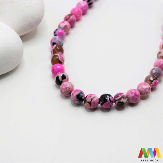 poludragi kamen ahat kristal kalcedon polu dragi poludrago kamenje dragulj mineral kvarc Ahat je jedan od najrasprostranjenijih kristala na planeti Ahat spada u grupu kalcedona izrazito je dekorativan te se od njega izrađuje lijepi nakit i ukrasni predmeti U Hrvatskoj je poznati Lepoglavski Ahat s brda Gaveznica