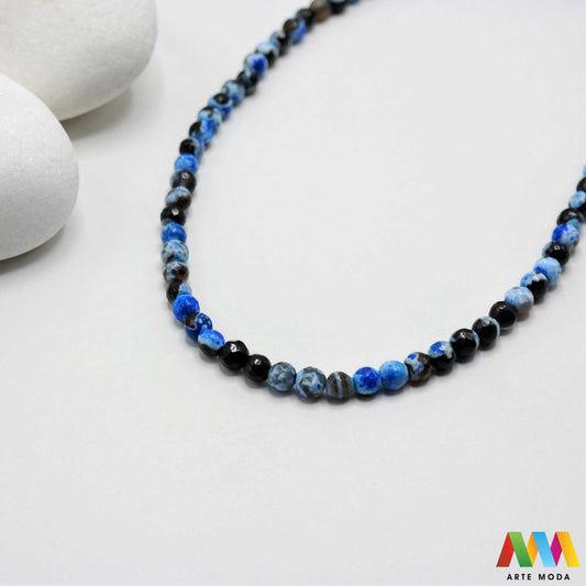 poludragi kamen ahat kristal kalcedon polu dragi poludrago kamenje dragulj mineral kvarc Ahat je jedan od najrasprostranjenijih kristala na planeti Ahat spada u grupu kalcedona izrazito je dekorativan te se od njega izrađuje lijepi nakit i ukrasni predmeti U Hrvatskoj je poznati Lepoglavski Ahat s brda Gaveznica