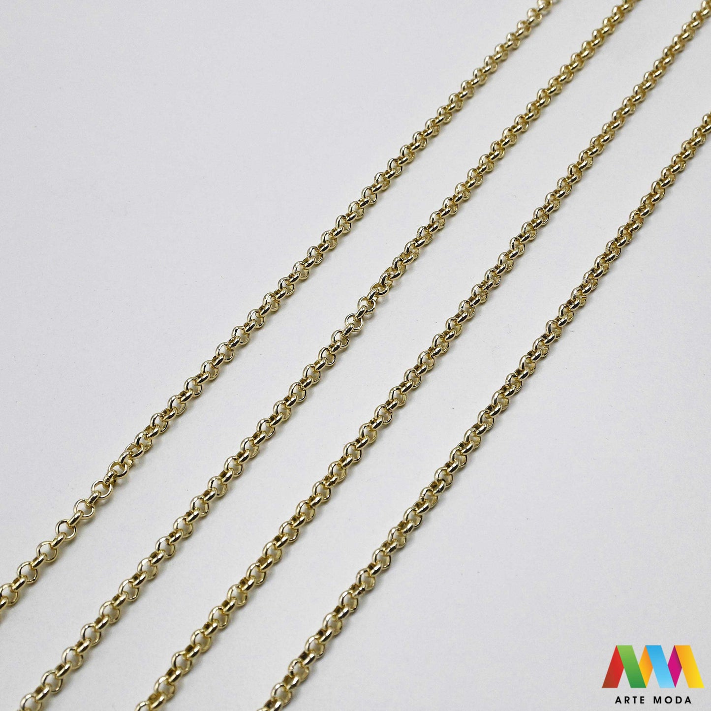 aluminijski lanac torbe ruksak nakit lagani izrada aluminij DIY materijal remen ogrlice narukvice karike ručke pribor komponente ukrasni repromaterijal Želite lagan i trendi materijal Aluminijski lanci savršeni su za vaše projekte Idealni su za izradu laganih remena za torbe ili statement nakita ogrlice narukvice Lakši su od klasičnih metala ne opterećuju i dolaze u raznim bojama i debljinama Lako ih je rezati i oblikovati laganu eleganciju za svoj uradi sam nakit i modne dodatke arte moda repromaterijal