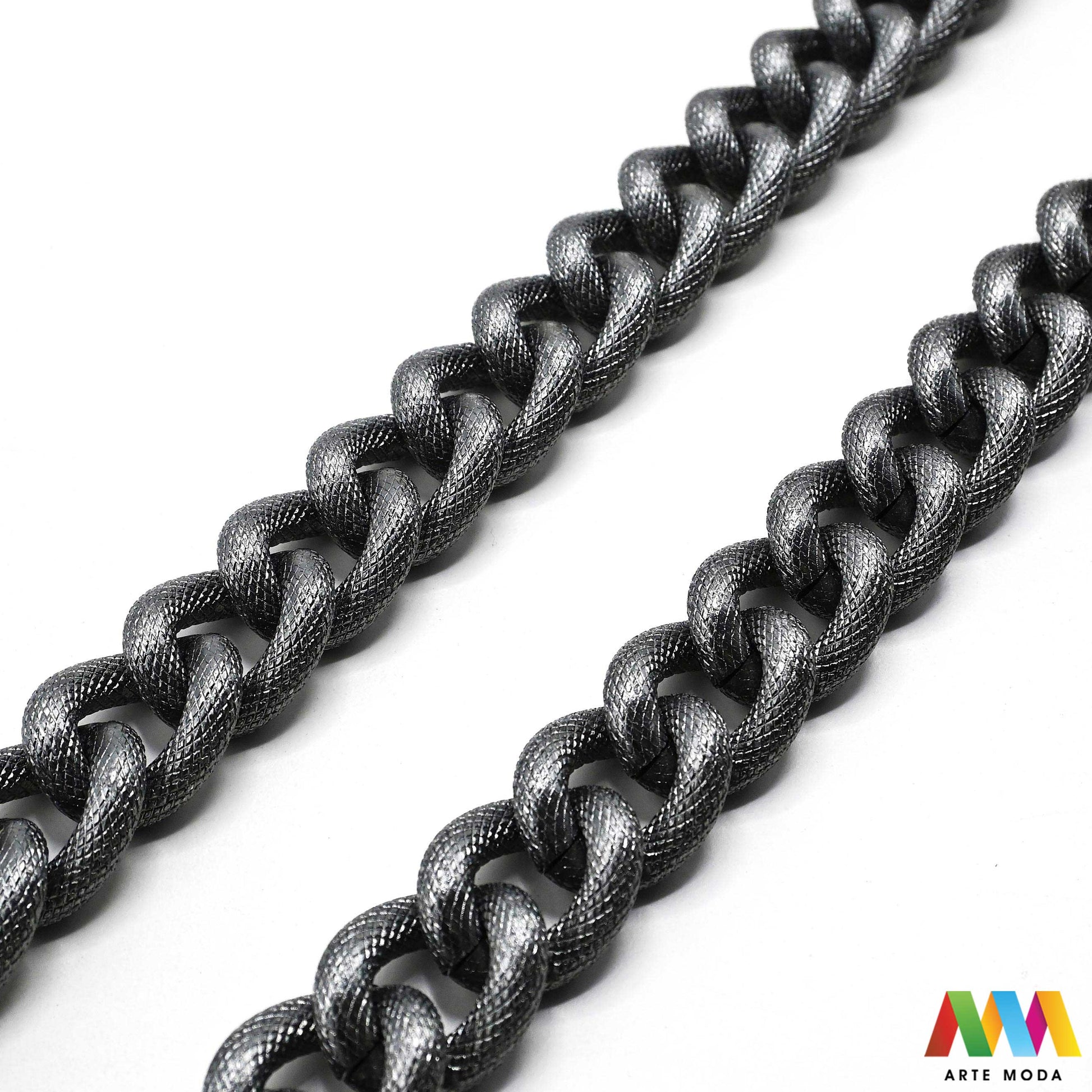 aluminijski lanac torbe ruksak nakit lagani izrada aluminij DIY materijal remen ogrlice narukvice karike ručke pribor komponente ukrasni repromaterijal Želite lagan i trendi materijal Aluminijski lanci savršeni su za vaše projekte Idealni su za izradu laganih remena za torbe ili statement nakita ogrlice narukvice Lakši su od klasičnih metala ne opterećuju i dolaze u raznim bojama i debljinama Lako ih je rezati i oblikovati laganu eleganciju za svoj uradi sam nakit i modne dodatke arte moda repromaterijal