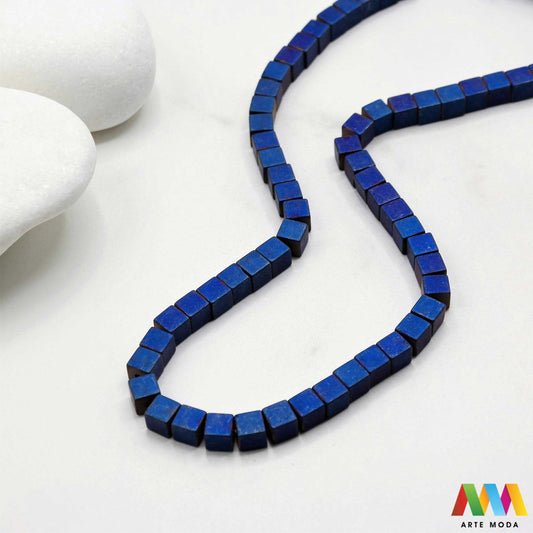 hematit krvavi kamen poludragi mineral metalni sjaj kvarc zrcalo kristal prirodni metalik meditacija zaštita repromaterijal Hematit (ili krvavi kamen) je prirodni mineral smeđe sive ili crne boje karakteriziran prisustvom hladnog metalnog sjaja Vjeruje se da pomaže u jačanju volje samopouzdanja i povezanosti s majkom zemljom Nakit izrađen od njega fascinira svojim tajanstvenim zrcalnim sjajem