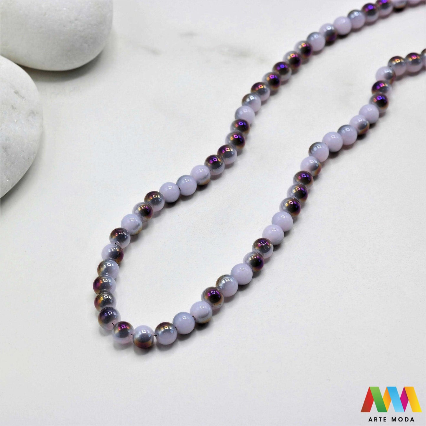 stakleni niz staklo perle zrna zrno staklena perla okrugle okrugla Staklene okrugle perle koje služe za nizanje i izradu nakita poput narukvica i ogrlica te torbica i ostalih modnih dodataka