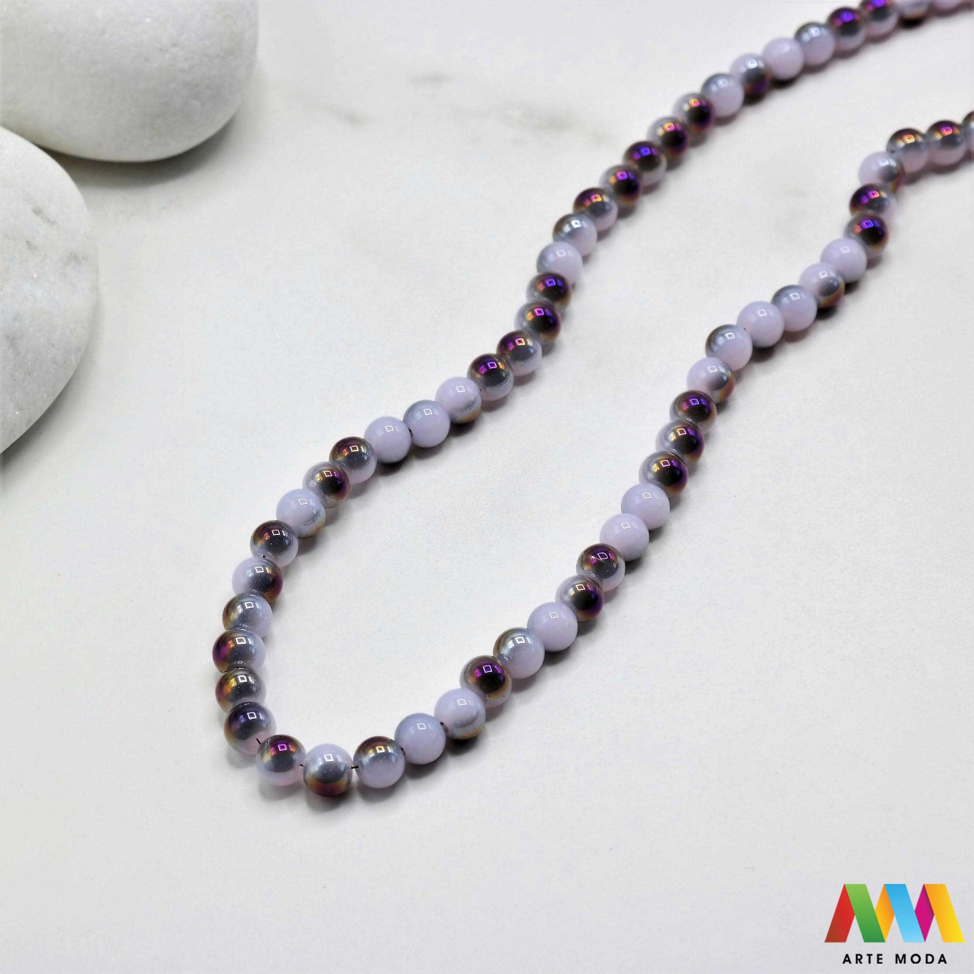 stakleni niz staklo perle zrna zrno staklena perla okrugle okrugla Staklene okrugle perle koje služe za nizanje i izradu nakita poput narukvica i ogrlica te torbica i ostalih modnih dodataka