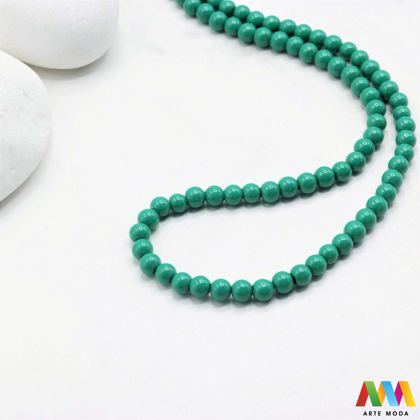 stakleni niz staklo perle zrna zrno staklena perla okrugle okrugla Staklene okrugle perle koje služe za nizanje i izradu nakita poput narukvica i ogrlica te torbica i ostalih modnih dodataka