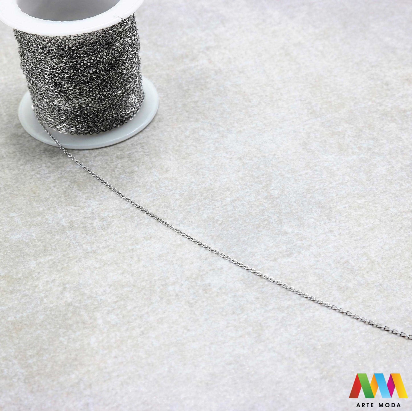 lanac lanci čelik repromaterijal čelični ogrlice narukvice nehrđajući na metre metar kolutu boji nakit inox metru izrada nakita DIY obojeni hipoalergeni tanki bogatstvo boja i modela za vaše kreativne projekte! lanaca na kolutu fleksibilnost s lancima od visokokvalitetnog nehrđajućeg čelika klasičnih srebrnih tonova elegantne zlatne moderne rose gold ili živih boja modelima od tankih i delikatnih do robusnih i upečatljivihž potrebno da izradite unikatne ogrlice i narukvice arte moda repromaterijal