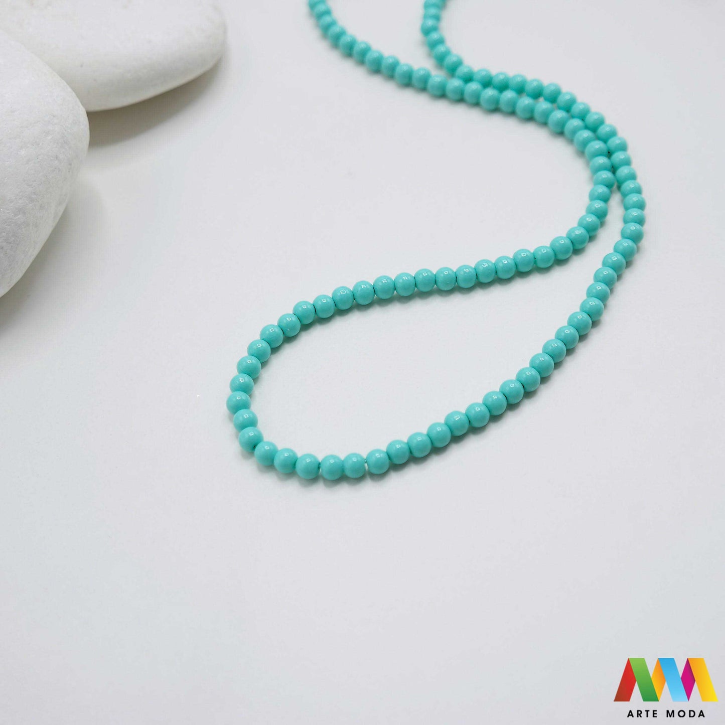 stakleni niz staklo perle zrna zrno staklena perla okrugle okrugla Staklene okrugle perle koje služe za nizanje i izradu nakita poput narukvica i ogrlica te torbica i ostalih modnih dodataka