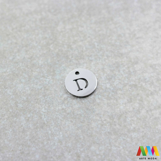 D slovo slova privjesak s jednom rupom privjesak od čelika privjesak čelik repromaterijal čelični ogrlice ogrlica narukvica narukvice nanožnica nehrđajući Slova izrađena od nehrđajućeg čelika 316L koja služe za izradu nakita poput narukvica ili ogrlica najčešće se koriste za nizanje na sajlu gumu flaks i ostale materijale