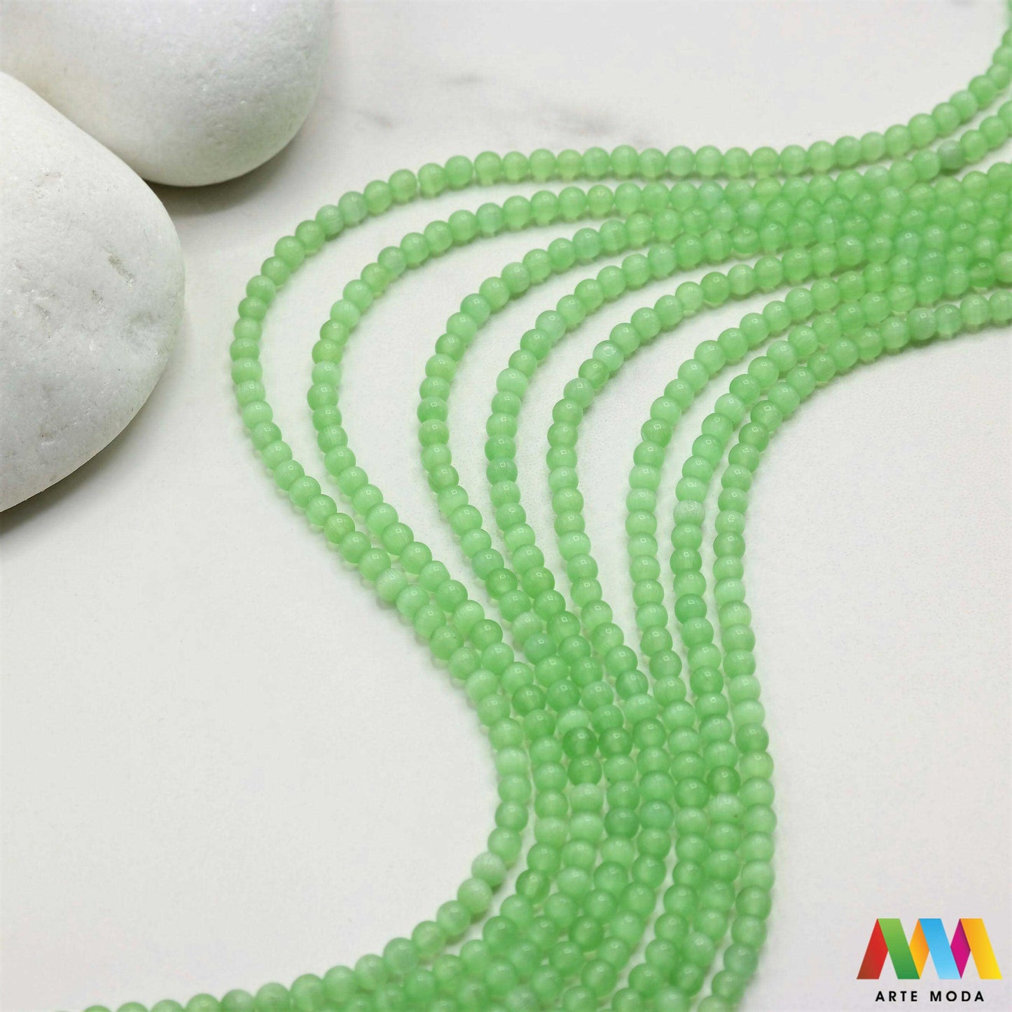 stakleni niz staklo perle zrna zrno staklena perla okrugle okrugla Staklene okrugle perle koje služe za nizanje i izradu nakita poput narukvica i ogrlica te torbica i ostalih modnih dodataka