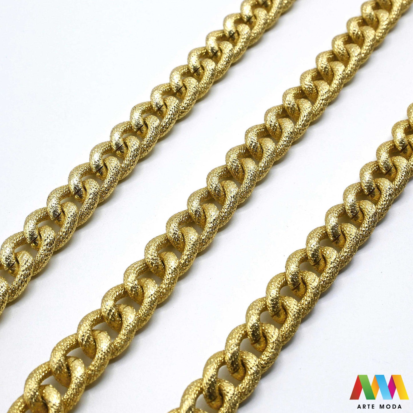 aluminijski lanac torbe ruksak nakit lagani izrada aluminij DIY materijal remen ogrlice narukvice karike ručke pribor komponente ukrasni repromaterijal Želite lagan i trendi materijal Aluminijski lanci savršeni su za vaše projekte Idealni su za izradu laganih remena za torbe ili statement nakita ogrlice narukvice Lakši su od klasičnih metala ne opterećuju i dolaze u raznim bojama i debljinama Lako ih je rezati i oblikovati laganu eleganciju za svoj uradi sam nakit i modne dodatke arte moda repromaterijal