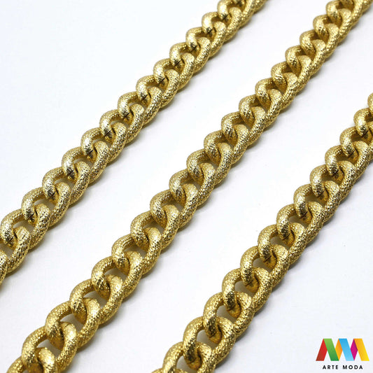 aluminijski lanac torbe ruksak nakit lagani izrada aluminij DIY materijal remen ogrlice narukvice karike ručke pribor komponente ukrasni repromaterijal Želite lagan i trendi materijal Aluminijski lanci savršeni su za vaše projekte Idealni su za izradu laganih remena za torbe ili statement nakita ogrlice narukvice Lakši su od klasičnih metala ne opterećuju i dolaze u raznim bojama i debljinama Lako ih je rezati i oblikovati laganu eleganciju za svoj uradi sam nakit i modne dodatke arte moda repromaterijal