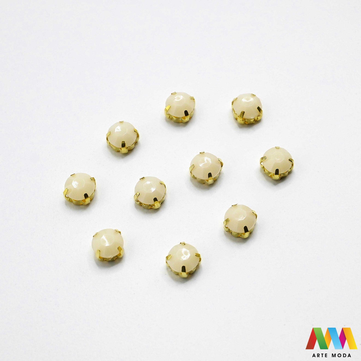 cirkoni stakleni metalni kalup blještavo sjajno perle privjesci rhinestones šivanje lijepljenje nakit glamur kostimi dekoracije ukrasi kalupu cirkon kopči blještavi Postignite maksimalan sjaj s staklenim cirkonima u metalnom kalupu Ovi blještavi cirkoni su sigurno fiksirani i spremni za šivanje lijepljenje ili nizanje Idealni za izradu glamuroznog nakita ukrašavanje kostima i svečane dekoracije Brz jednostavan i elegantan put do blistavog "uradi sam" projekta arte moda repromaterijal