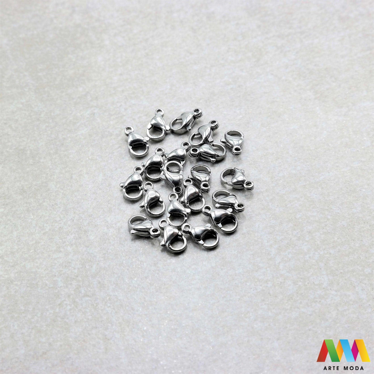 repromaterijal čelični kopče za nakit izradu nehrđajući čelik nakit pribor DIY nakit ogrlice narukvice lančiće nakitni elementi ručni rad čelične inox kopča zatvarači završeci karabin kreacije izdržljivih i elegantnih kopči od nehrđajućeg čelika klasična karabin kopča praktična magnetska kopča ili neki drugi model naše kopče sigurno zatvaranje i profesionalan izgled vašim narukvicama ogrlicama i lančićima DIY nakit kvaliteta koja traje otporna je na koroziju i hipoalergena arte moda repromaterijal