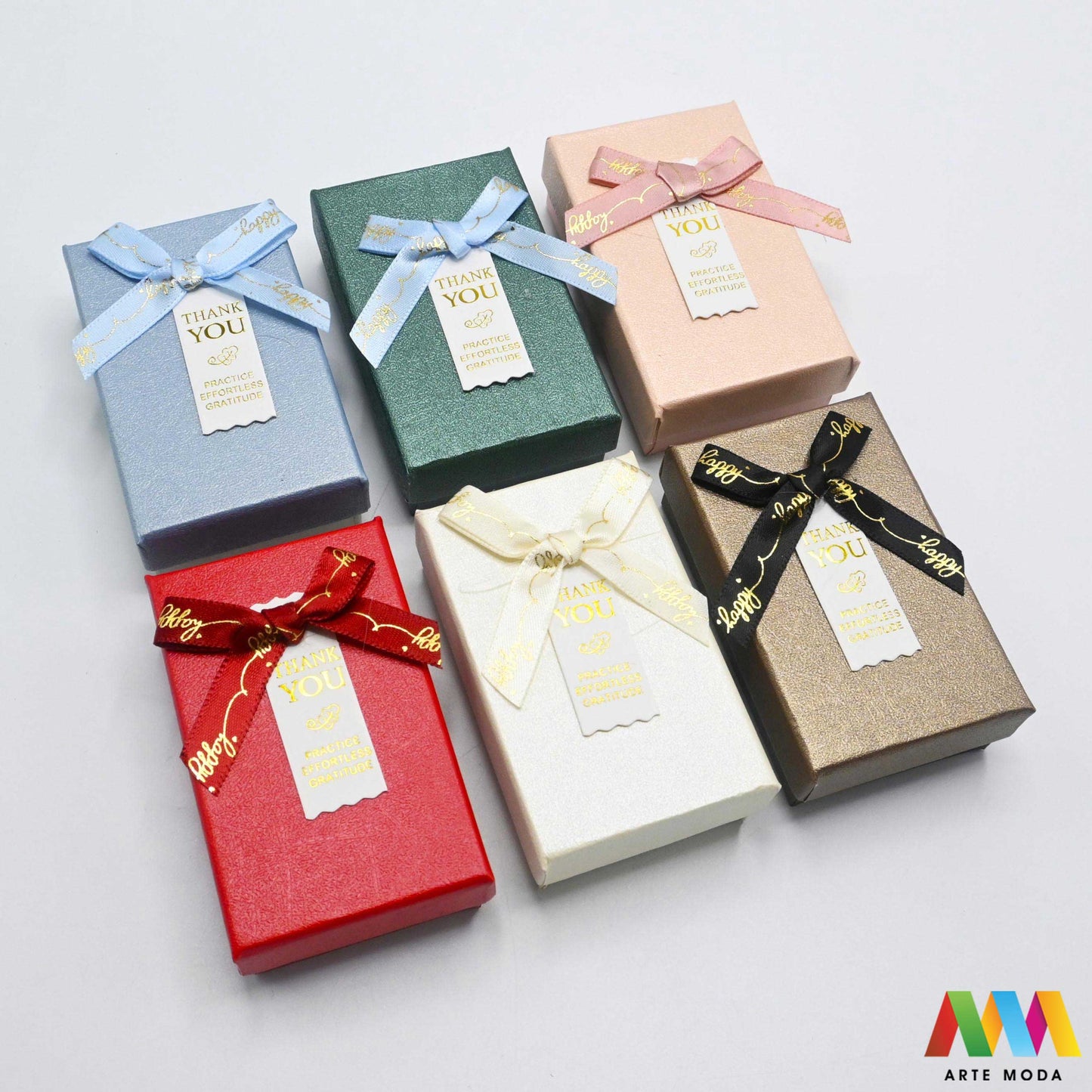 kutijice ukrasne kartonske kutije za nakit poklon ambalaža darivanje pakiranje poklopac prstenje ogrlice naušnice luksuzne elegantne ručni rad personalizirane dar Savršeno pakiranje ljepota vaših kreacija elegantnih i čvrstih kartonskih kutija izrađenih od kvalitetnog papira s mekanim umetkom od spužve prstenje ogrlice naušnice i narukvice nježnu zaštitu od ogrebotina dodaju dašak luksuza i profinjenosti vašem poklonu izloženom nakitu Dostupne u raznim veličinama bojama i dezenima arte moda repromaterijal