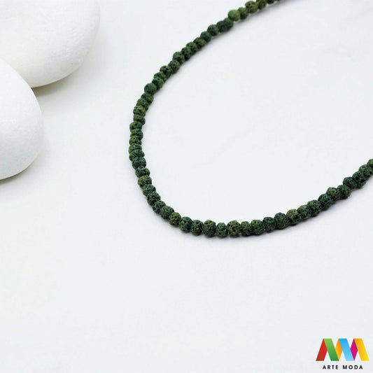 lava kamen vulkanska perle poludragi prirodni mat eterična ulja aromaterapija nakit izrada DIY repromaterijal mineral kristal narukvica ogrlica Tražite jedinstveni materijal za nakit Vulkanska lava je poludragi kamen s moćnom pričom Njegova porozna mat tekstura savršena je za izradu aromaterapijskog nakita jer sjajno upija i difuzira eterična ulja Lagan je simbolizira snagu i uzemljenje te je idealan za unisex i muške narukvice i ogrlice arte moda repromaterijal