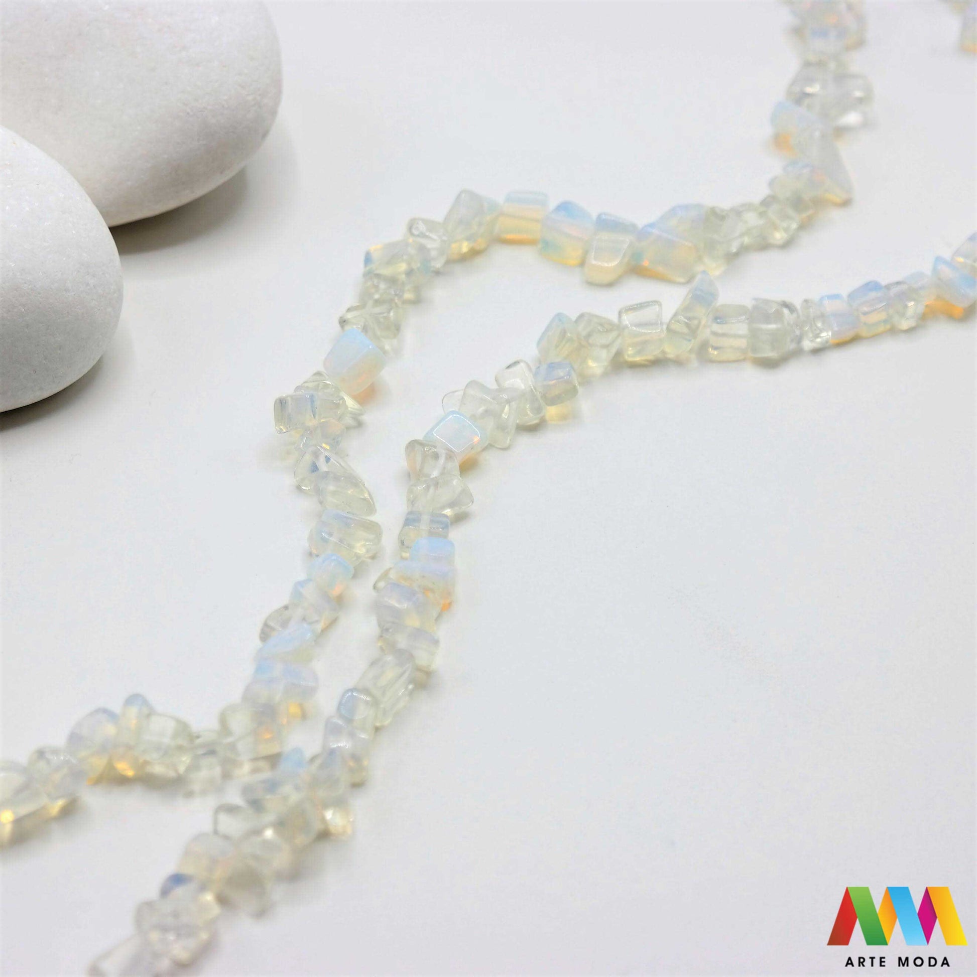 poludragi kamen čips kamenčići nakit diy ručni rad prirodni mineral kristal Mjesečev kamen Mali komadići prirodnog kamena različitih boja i tekstura idealni za izradu nakita dekoracija i umjetničkih projekata U našoj ponudi pronaći ćete široki izbor čipsa od popularnih poludragih kamenja poput ahata tirkiza ametista i mnogih drugih