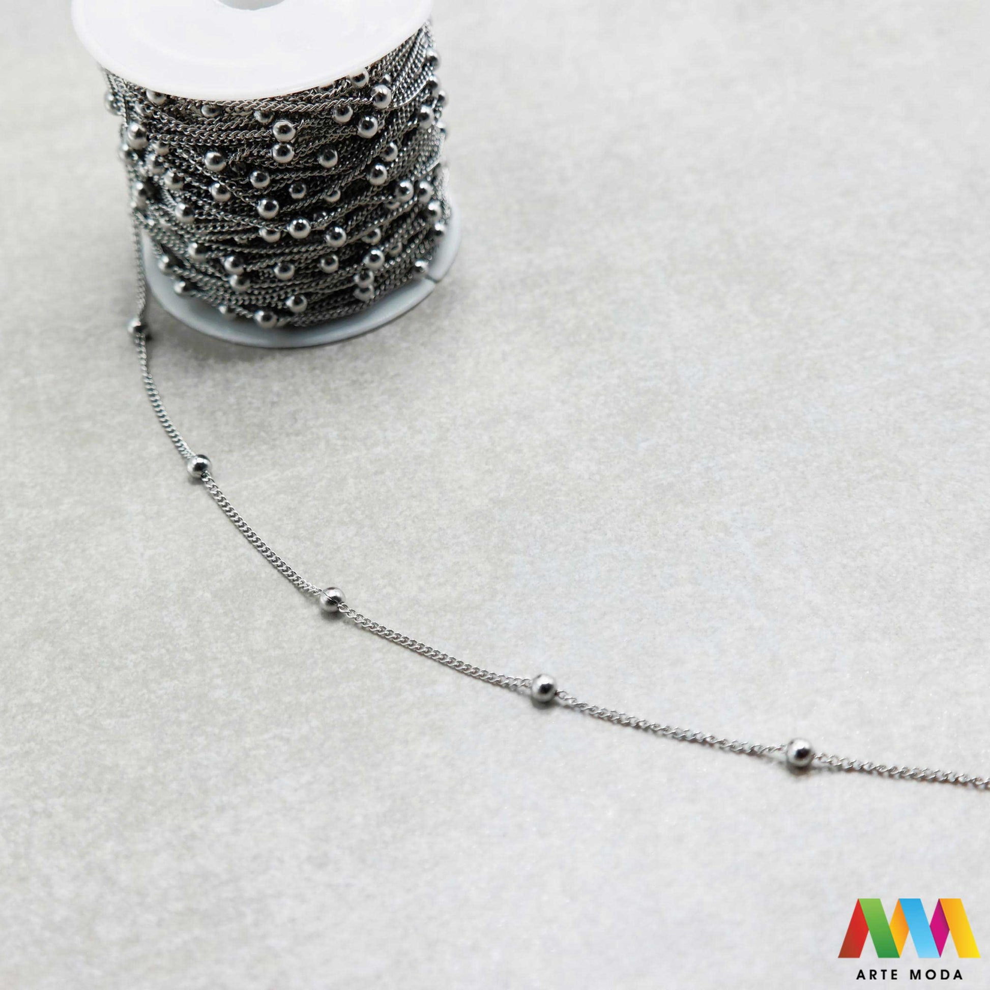 lanac lanci čelik repromaterijal čelični ogrlice narukvice nehrđajući na metre metar kolutu boji nakit inox metru izrada nakita DIY obojeni hipoalergeni tanki bogatstvo boja i modela za vaše kreativne projekte! lanaca na kolutu fleksibilnost s lancima od visokokvalitetnog nehrđajućeg čelika klasičnih srebrnih tonova elegantne zlatne moderne rose gold ili živih boja modelima od tankih i delikatnih do robusnih i upečatljivihž potrebno da izradite unikatne ogrlice i narukvice arte moda repromaterijal