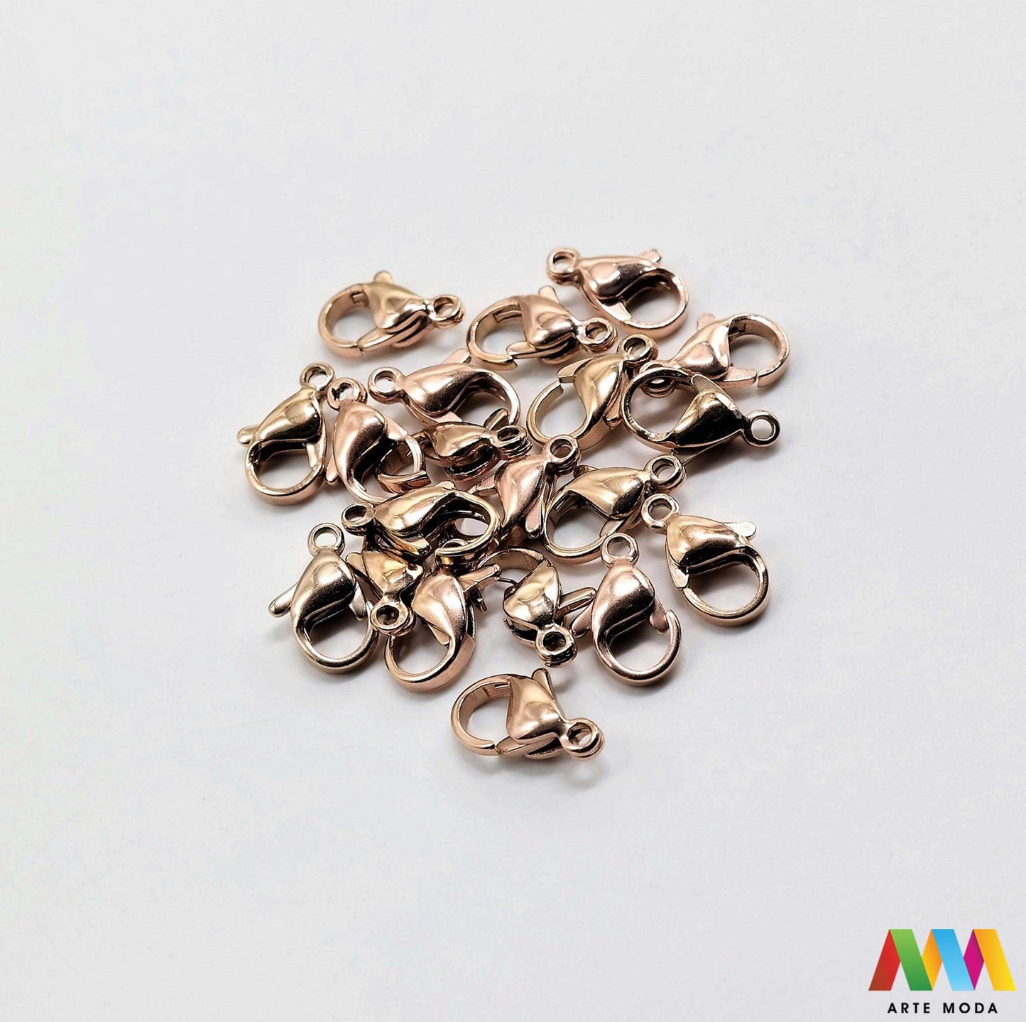 repromaterijal čelični kopče za nakit izradu nehrđajući čelik nakit pribor DIY nakit ogrlice narukvice lančiće nakitni elementi ručni rad čelične inox kopča zatvarači završeci karabin kreacije izdržljivih i elegantnih kopči od nehrđajućeg čelika klasična karabin kopča praktična magnetska kopča ili neki drugi model naše kopče sigurno zatvaranje i profesionalan izgled vašim narukvicama ogrlicama i lančićima DIY nakit kvaliteta koja traje otporna je na koroziju i hipoalergena arte moda repromaterijal