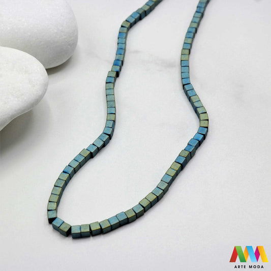 hematit krvavi kamen poludragi mineral metalni sjaj kvarc zrcalo kristal prirodni metalik meditacija zaštita repromaterijal Hematit (ili krvavi kamen) je prirodni mineral smeđe sive ili crne boje karakteriziran prisustvom hladnog metalnog sjaja Vjeruje se da pomaže u jačanju volje samopouzdanja i povezanosti s majkom zemljom Nakit izrađen od njega fascinira svojim tajanstvenim zrcalnim sjajem