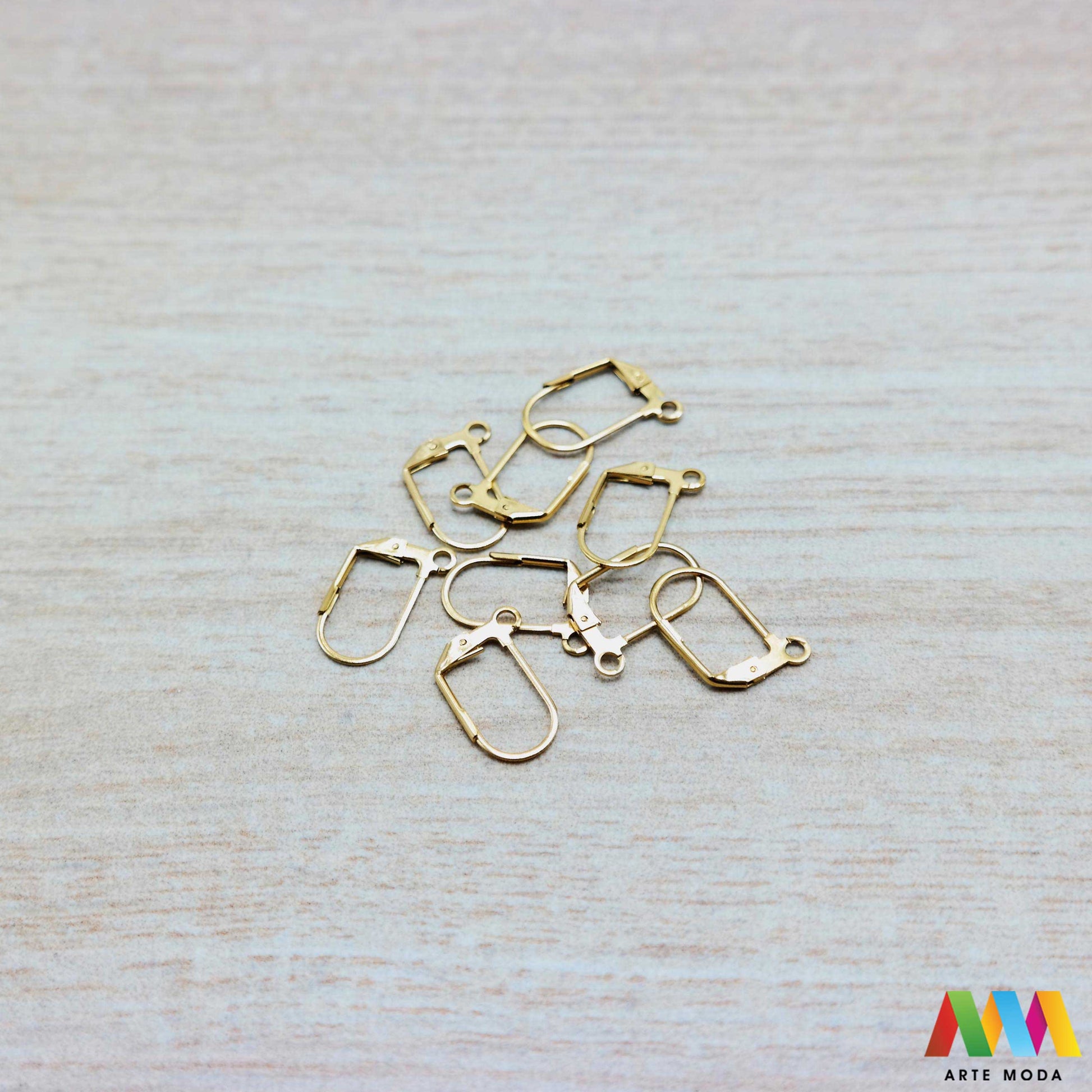 udice udica za naušnice naušnica čelik repromaterijal čelični baza nehrđajući udice izrađene od nehrđajućeg čelika 316L koje služe kao baza za izradu naušnica najčešće se na njih stavljaju privjesci poludragi kamen cirkoni ili biseri