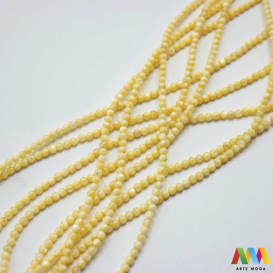 sedef školjka mekušac biser puž glavonožac kalcijev karbonat hitin poludrago kamenje repromaterijal poludragi kamen mineral Sedef je lako prepoznatljiva glatka tvar duginih boja koja tvori unutarnji sloj školjke određenih vrsta mekušaca i prekriva vanjski sloj bisera Sastoji se od kalcijevog karbonata kojeg izlučuju neki morski i slatkovodni mekušci te ga ova struktura čini otpornim na oštećenja dajući joj prepoznatljivi i jedinstveni sedefasti sjaj arte moda repromaterijal