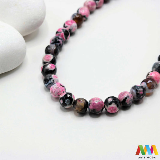 poludragi kamen ahat kristal kalcedon polu dragi poludrago kamenje dragulj mineral kvarc Ahat je jedan od najrasprostranjenijih kristala na planeti Ahat spada u grupu kalcedona izrazito je dekorativan te se od njega izrađuje lijepi nakit i ukrasni predmeti U Hrvatskoj je poznati Lepoglavski Ahat s brda Gaveznica