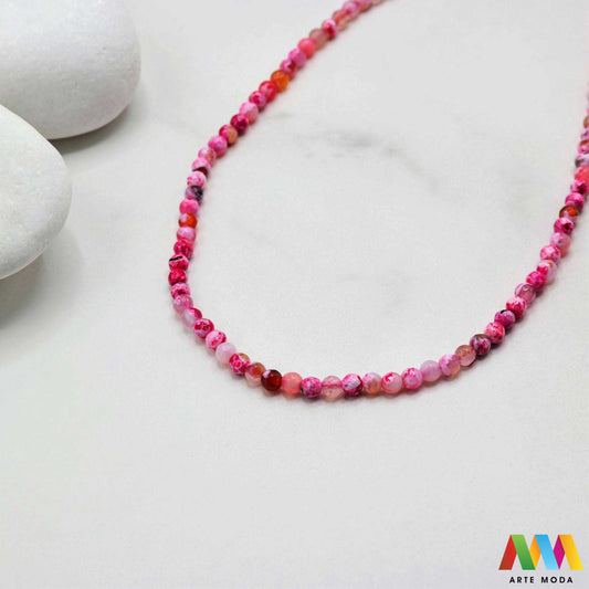 poludragi kamen ahat kristal kalcedon polu dragi poludrago kamenje dragulj mineral kvarc Ahat je jedan od najrasprostranjenijih kristala na planeti Ahat spada u grupu kalcedona izrazito je dekorativan te se od njega izrađuje lijepi nakit i ukrasni predmeti U Hrvatskoj je poznati Lepoglavski Ahat s brda Gaveznica