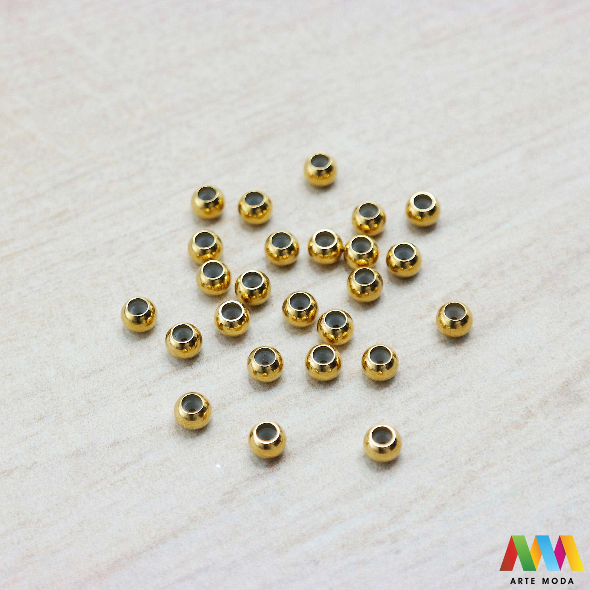 kuglice s gumom gumicom kuglica narukvica narukvice ogrlica ogrlice čelik repromaterijal čelična čelične nehrđajući Kuglice izrađene od nehrđajućeg čelika koje služe za izradu nakita poput narukvica ili ogrlica najčešće se koriste za nizanje na sajlu gumu flaks i ostale materijale