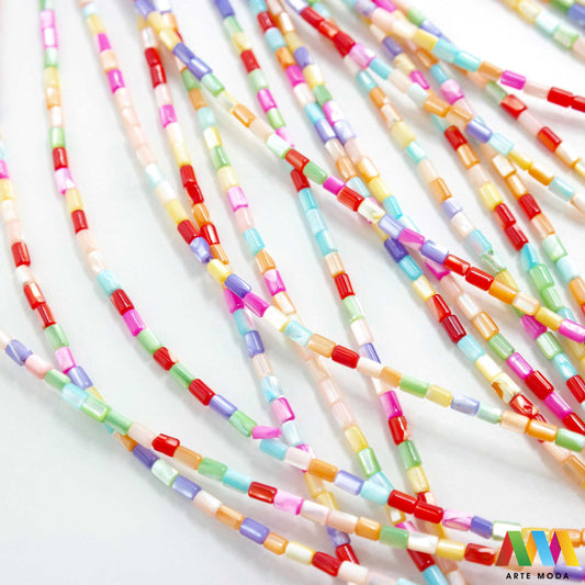 sedef školjka mekušac biser puž glavonožac kalcijev karbonat hitin poludrago kamenje repromaterijal poludragi kamen mineral Sedef je lako prepoznatljiva glatka tvar duginih boja koja tvori unutarnji sloj školjke određenih vrsta mekušaca i prekriva vanjski sloj bisera Sastoji se od kalcijevog karbonata kojeg izlučuju neki morski i slatkovodni mekušci te ga ova struktura čini otpornim na oštećenja dajući joj prepoznatljivi i jedinstveni sedefasti sjaj arte moda repromaterijal