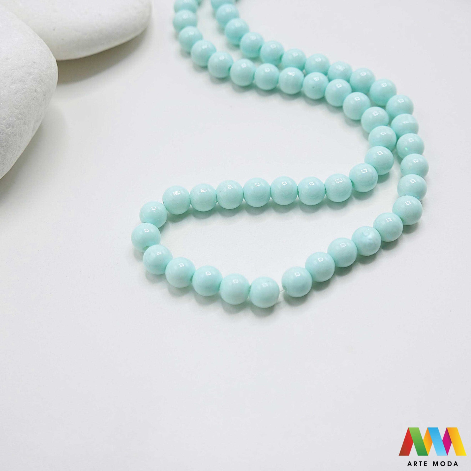 stakleni niz staklo perle zrna zrno staklena perla okrugle okrugla Staklene okrugle perle koje služe za nizanje i izradu nakita poput narukvica i ogrlica te torbica i ostalih modnih dodataka