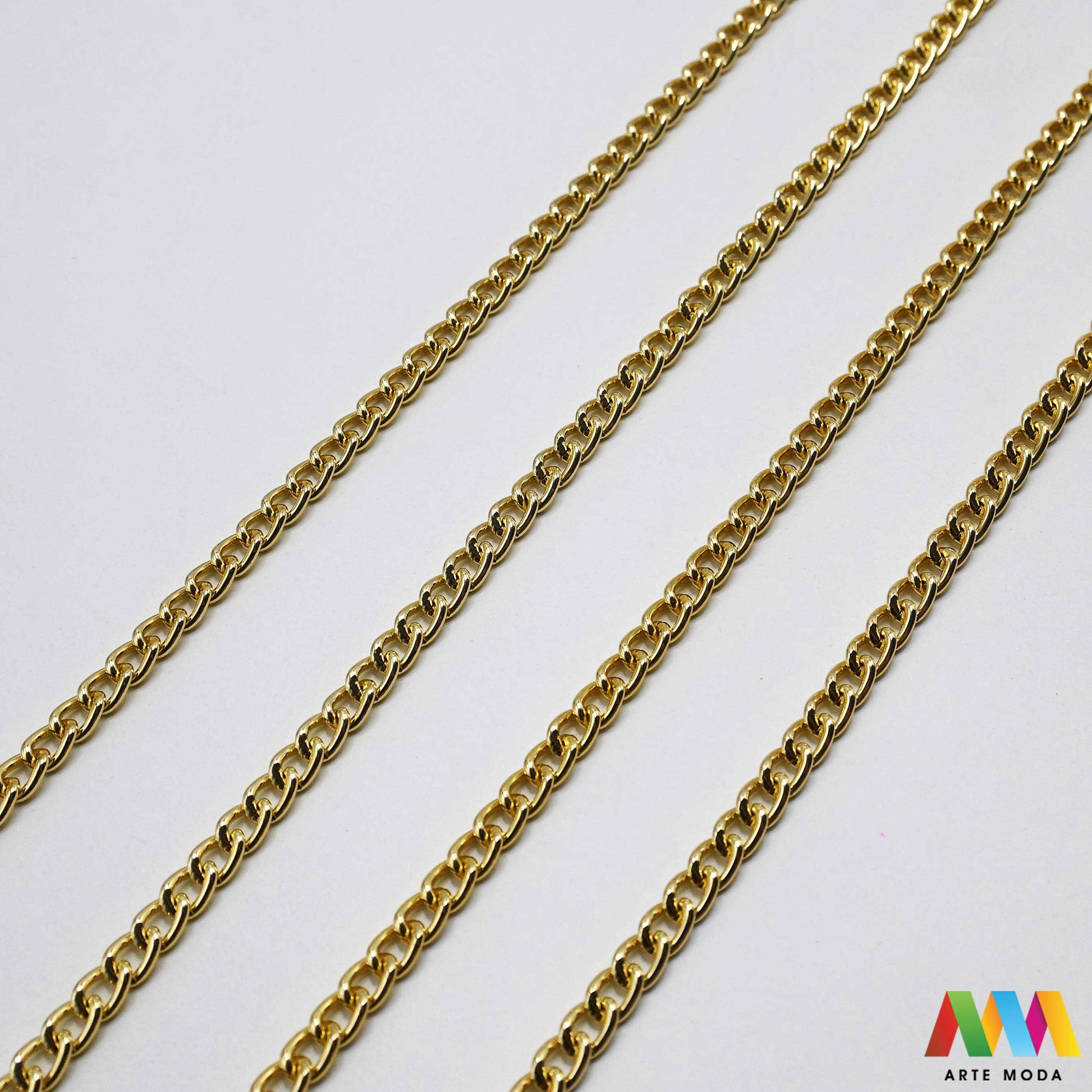 aluminijski lanac torbe ruksak nakit lagani izrada aluminij DIY materijal remen ogrlice narukvice karike ručke pribor komponente ukrasni repromaterijal Želite lagan i trendi materijal Aluminijski lanci savršeni su za vaše projekte Idealni su za izradu laganih remena za torbe ili statement nakita ogrlice narukvice Lakši su od klasičnih metala ne opterećuju i dolaze u raznim bojama i debljinama Lako ih je rezati i oblikovati laganu eleganciju za svoj uradi sam nakit i modne dodatke arte moda repromaterijal