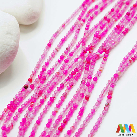 poludragi kamen ahat kristal kalcedon polu dragi poludrago kamenje dragulj mineral kvarc Ahat je jedan od najrasprostranjenijih kristala na planeti Ahat spada u grupu kalcedona izrazito je dekorativan te se od njega izrađuje lijepi nakit i ukrasni predmeti U Hrvatskoj je poznati Lepoglavski Ahat s brda Gaveznica