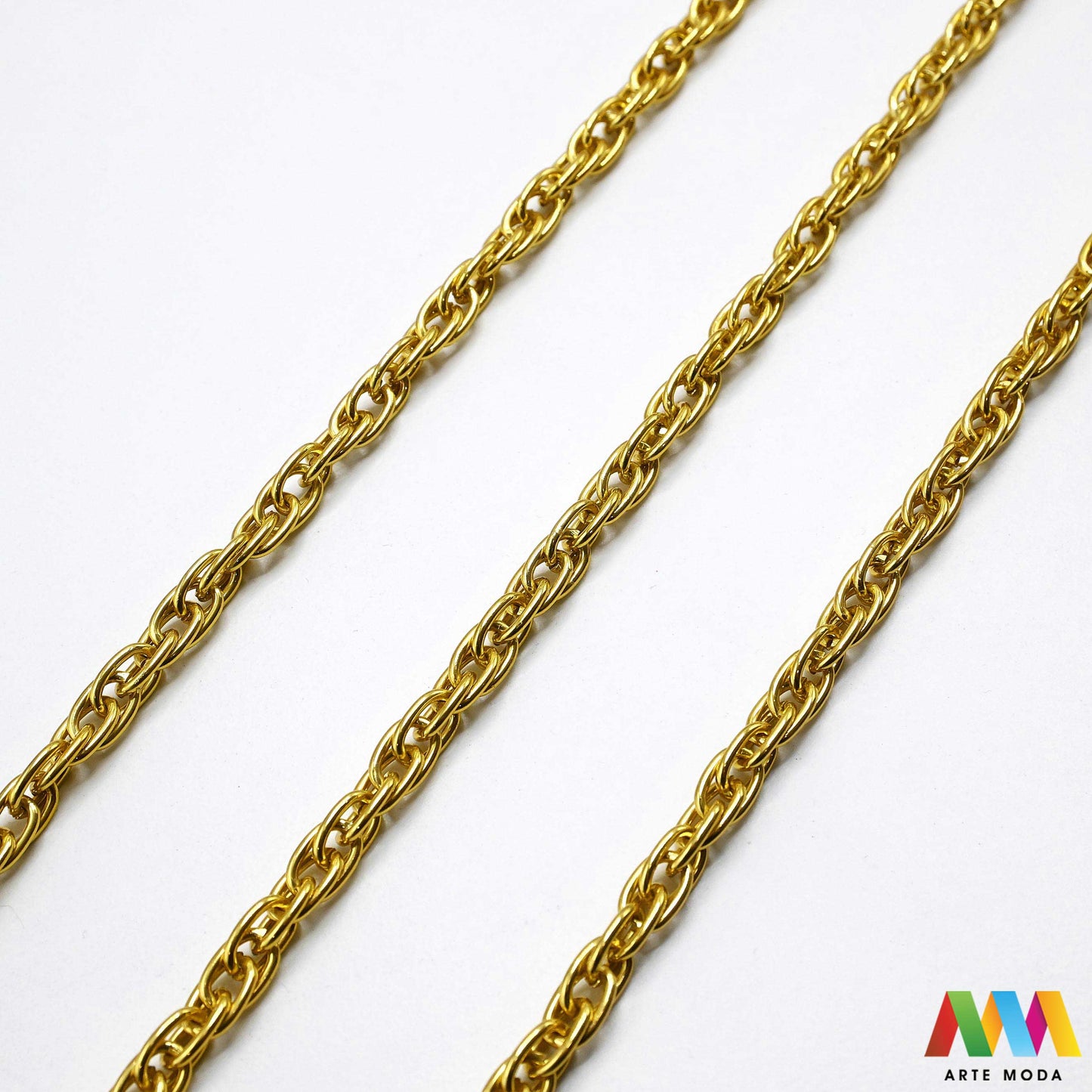 aluminijski lanac torbe ruksak nakit lagani izrada aluminij DIY materijal remen ogrlice narukvice karike ručke pribor komponente ukrasni repromaterijal Želite lagan i trendi materijal Aluminijski lanci savršeni su za vaše projekte Idealni su za izradu laganih remena za torbe ili statement nakita ogrlice narukvice Lakši su od klasičnih metala ne opterećuju i dolaze u raznim bojama i debljinama Lako ih je rezati i oblikovati laganu eleganciju za svoj uradi sam nakit i modne dodatke arte moda repromaterijal