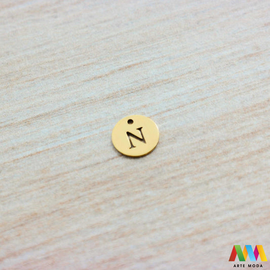 N slovo slova privjesak s jednom rupom privjesak od čelika privjesak čelik repromaterijal čelični ogrlice ogrlica narukvica narukvice nanožnica nehrđajući Slova izrađena od nehrđajućeg čelika 316L koja služe za izradu nakita poput narukvica ili ogrlica najčešće se koriste za nizanje na sajlu gumu flaks i ostale materijale