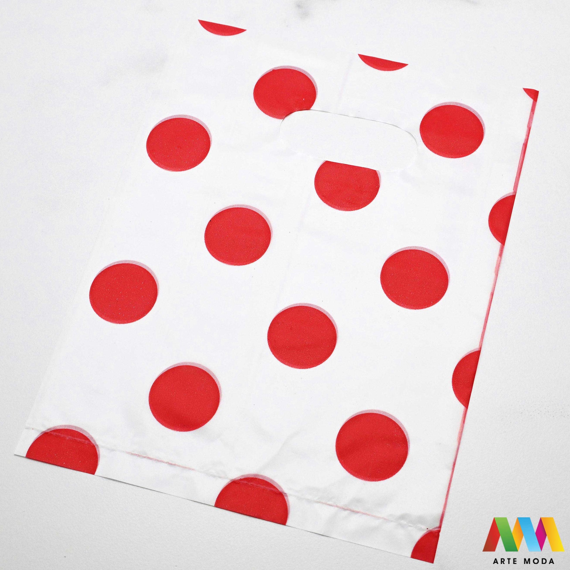 plastične poklon vrećice vrećica ambalaža pakiranje s ručkom poklone male srednje velike pvc pp polietilen Ukrasne poklon vrećice u raznim bojama i veličinama izrađene od plastike prikladne su za pakiranje svih vrsta poklona te se mogu koristi kao ambalaža za nakit poput narukvica ili ogrlica