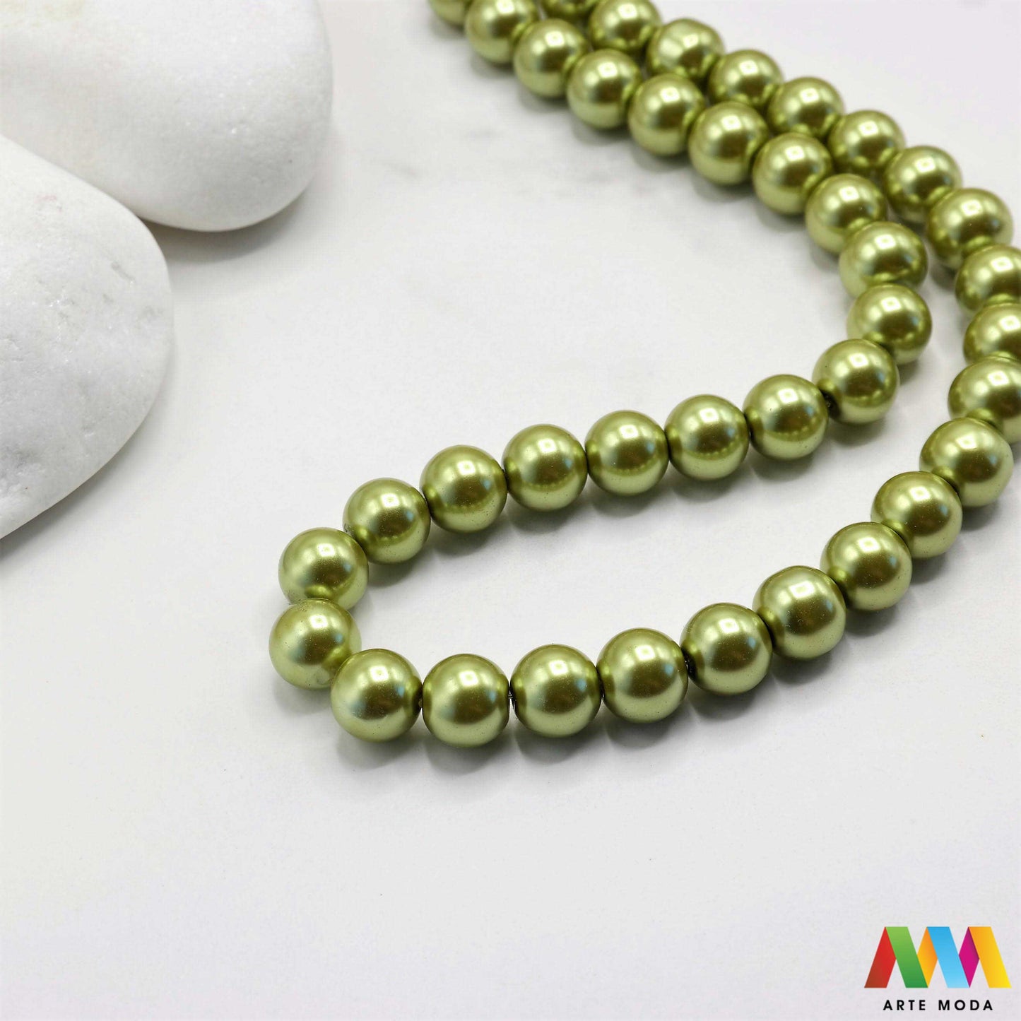 stakleni biseri niz staklo biser perle biserne zrna zrno perla staklene imitacija bisera sedefaste vjenčani nakit klasični DIY ogrlice bijeli u boji bisernim sjajem izrada nakita umjetni Za klasičnu eleganciju birajte staklene bisere imitacija bisera ima visok sedefasti sjaj i savršeno je glatka Idealni su za izradu vjenčanog nakita bezvremenskih ogrlica i narukvica raznim veličinama i bojama ovi biseri unose dašak luksuza u svaki uradi sam projekt Počnite nizati svoju eleganciju arte moda repromaterijal