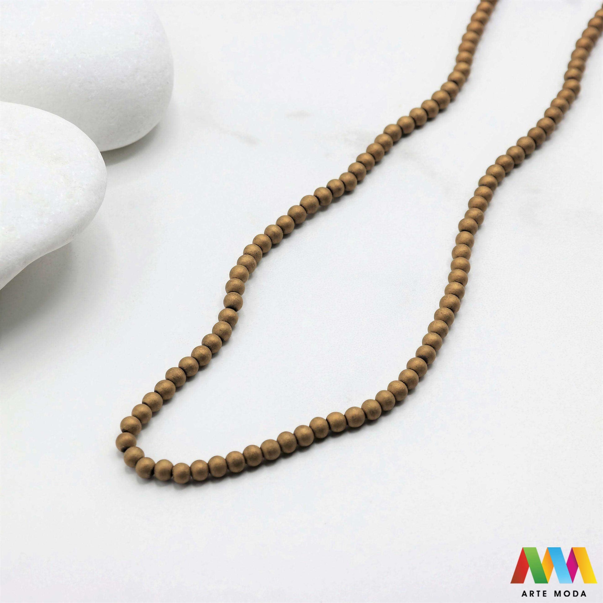 hematit krvavi kamen poludragi mineral metalni sjaj kvarc zrcalo kristal prirodni metalik meditacija zaštita repromaterijal Hematit (ili krvavi kamen) je prirodni mineral smeđe sive ili crne boje karakteriziran prisustvom hladnog metalnog sjaja Vjeruje se da pomaže u jačanju volje samopouzdanja i povezanosti s majkom zemljom Nakit izrađen od njega fascinira svojim tajanstvenim zrcalnim sjajem