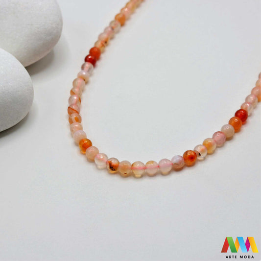 poludragi kamen ahat kristal kalcedon polu dragi poludrago kamenje dragulj mineral kvarc Ahat je jedan od najrasprostranjenijih kristala na planeti Ahat spada u grupu kalcedona izrazito je dekorativan te se od njega izrađuje lijepi nakit i ukrasni predmeti U Hrvatskoj je poznati Lepoglavski Ahat s brda Gaveznica