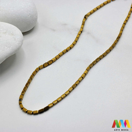 hematit krvavi kamen poludragi mineral metalni sjaj kvarc zrcalo kristal prirodni metalik meditacija zaštita repromaterijal Hematit (ili krvavi kamen) je prirodni mineral smeđe sive ili crne boje karakteriziran prisustvom hladnog metalnog sjaja Vjeruje se da pomaže u jačanju volje samopouzdanja i povezanosti s majkom zemljom Nakit izrađen od njega fascinira svojim tajanstvenim zrcalnim sjajem