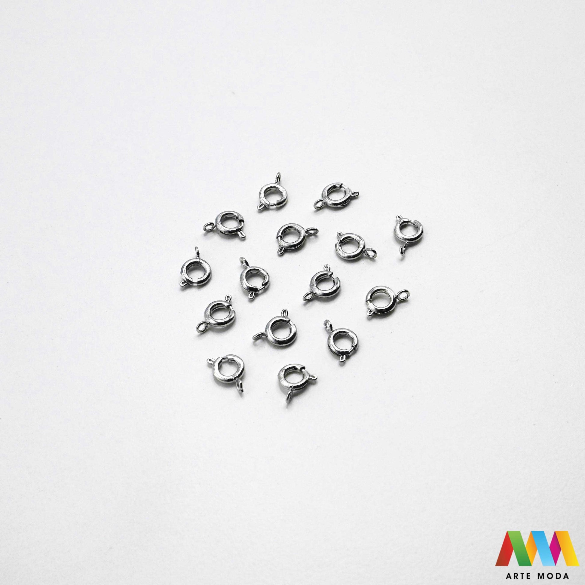 kopče metalne karabiner togl magnet kukice narukvice ogrlice zatvarači nakit DIY metalni pribor spajanje nakita srebrne zlatne karabin magnetne završne kopča narukvica ogrlica Osigurajte svoj nakit Metalne kopče su esencijalne za sigurno završavanje ogrlica i narukvica Birajte između karabin kopči pouzdanost magnetnih kopči lakoća i togl kopči stil Kvalitetni zatvarači u raznim bojama temelj svakog uradi sam nakit projekta arte moda repromaterijal