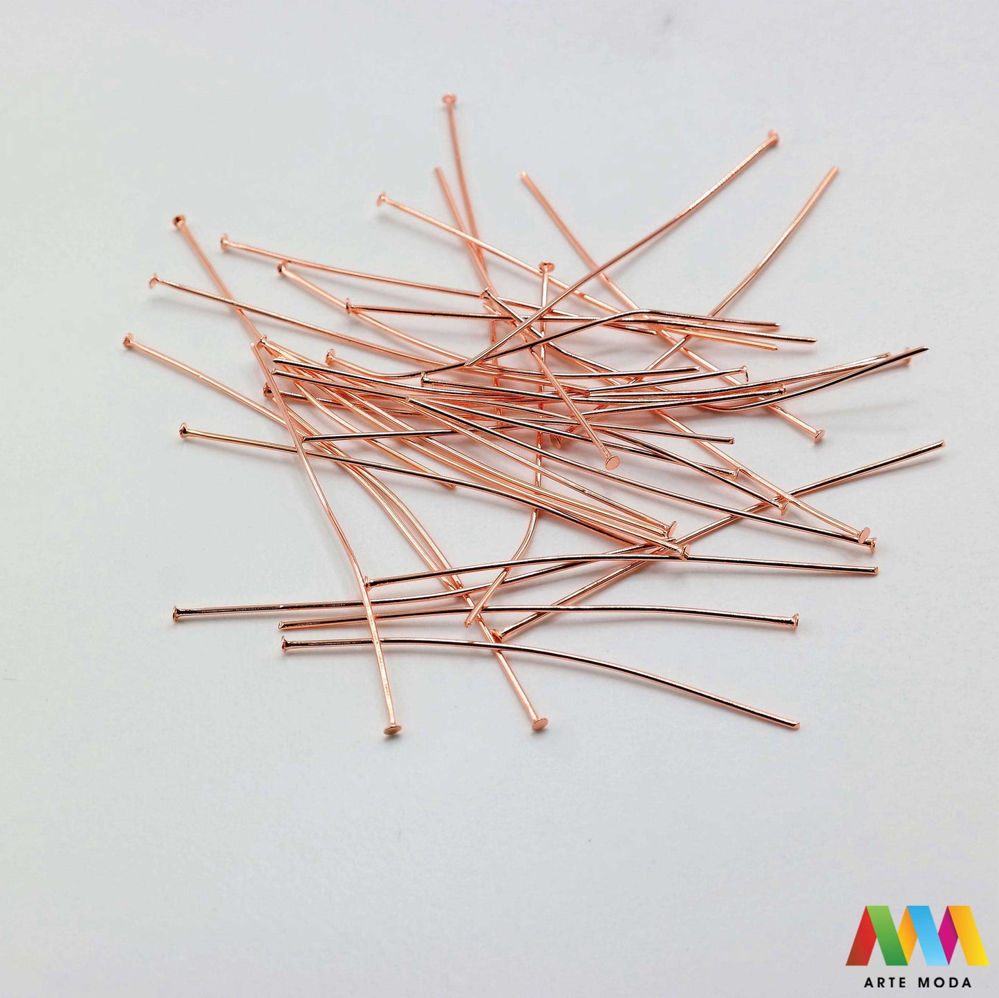 čavlići za viseće privjeske perle čavao naušnice narukvica ogrlica čelik repromaterijal čelični nehrđajući viseći privjesak kuka kuglica izrada pribor nakit inox spojni elementi baza element za stvaranje unikatnih visećih privjesaka i ukrasa čavlići od visokokvalitetnog nehrđajućeg čelika izradu naušnica ogrlica narukvica i krunica jednostavno nanižete perle i stvorite privlačne dugotrajne viseće elemente Otporni na koroziju i hipoalergeni idealni su za sve vaše kreativne projekte arte moda repromaterijal