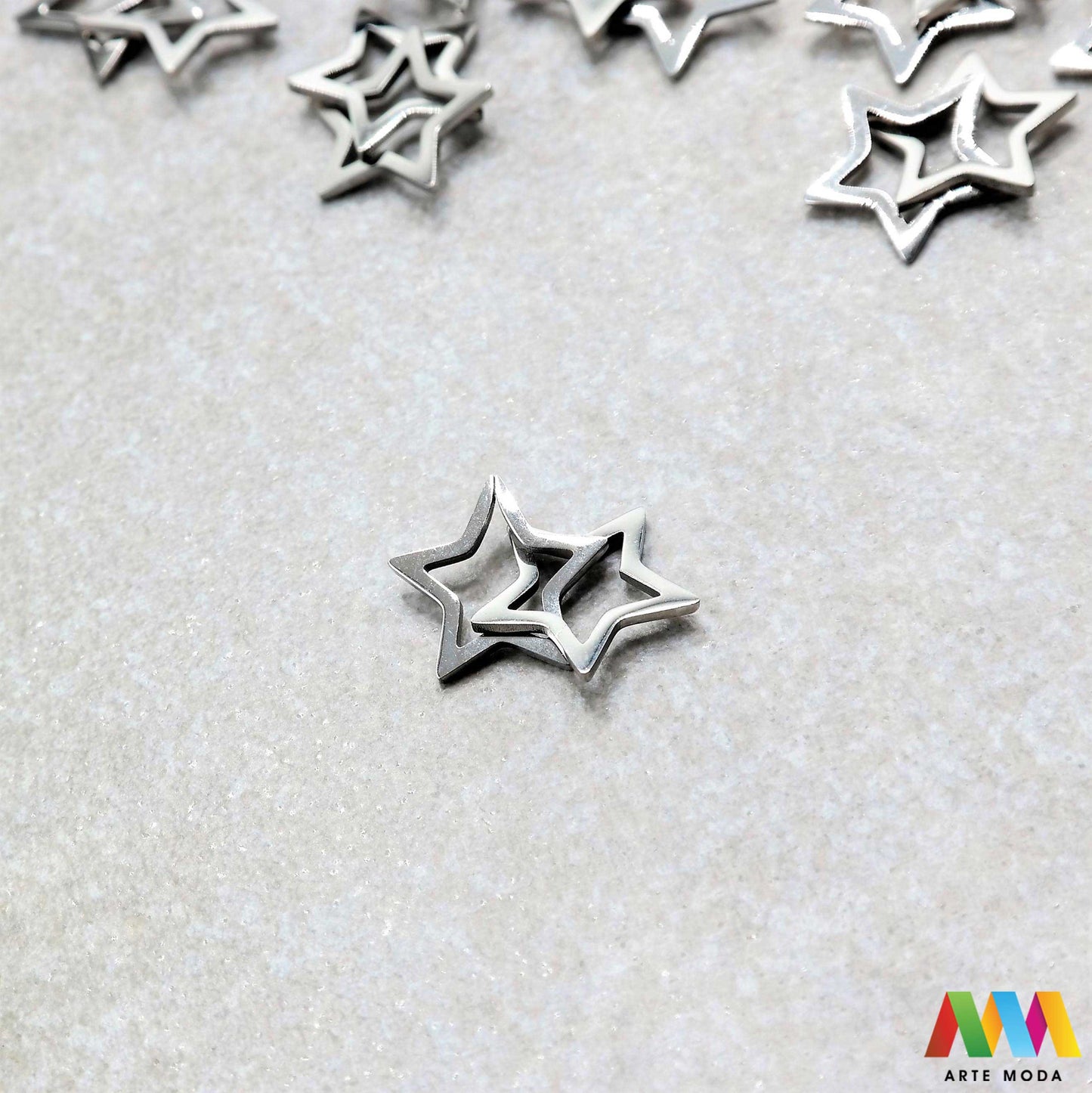 zvijezda privjesak s jednom rupom bez rupe privjesak od čelika privjesak čelik repromaterijal čelični ogrlice ogrlica narukvica narukvice nanožnica nehrđajući privjesci izrađeni od nehrđajućeg čelika 316L koji služe za izradu nakita poput narukvica ili ogrlica najčešće se koriste za nizanje na sajlu gumu flaks i ostale materijale