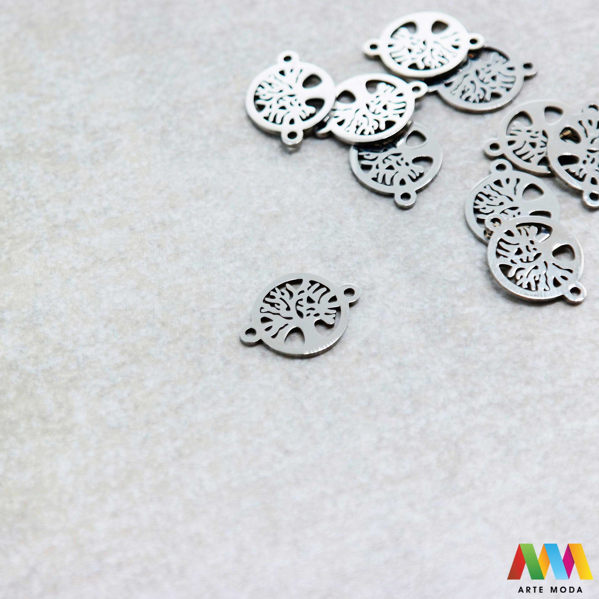 drvo života život privjesak s dvije rupe dve od čelika repromaterijal čelični ogrlice ogrlica narukvica narukvice nanožnica nehrđajući Privjesci izrađeni od nehrđajućeg čelika 316L koji služe za izradu nakita poput narukvica ili ogrlica najčešće se koriste za nizanje ili uz pomoć alkice se stavljaju na sajlu gumu flaks i ostale materijale