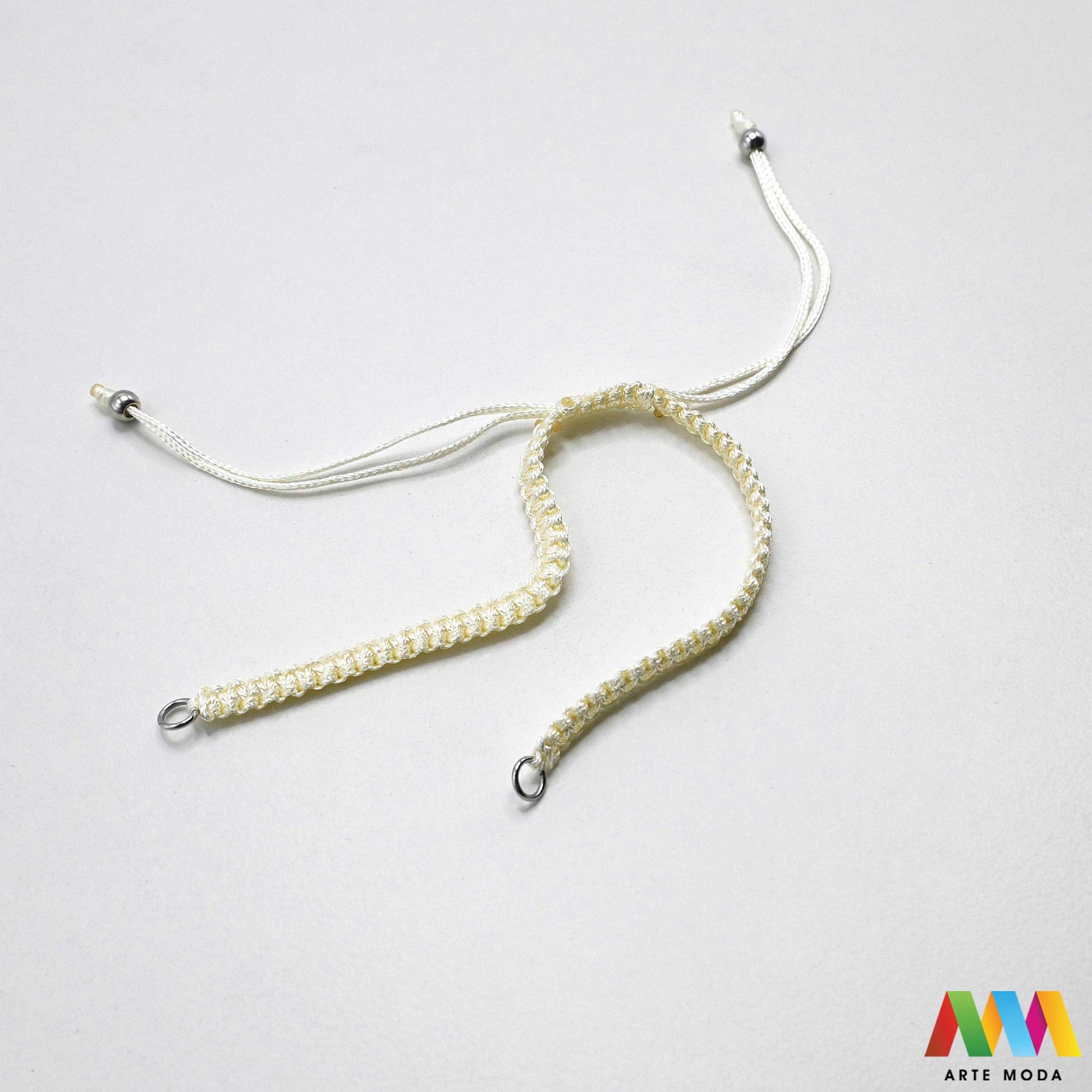 pletene baze za narukvice izrada narukvica DIY nakit podesive konop baze materijal uradi sam ručno rađene makrame podesive plastična kuglica metalna alkica Iskoristite svoju kreativnost uz pletene baze za narukvice izradu nakita baza izrađena je od izdržljivog sintetičkog pletenog konopca metalnim alkicama i podesivim plastičnim kuglicama za savršeno pristajanje Dodajte omiljene perle privjeske ili čvoriće i izradite unikatne i personalizirane narukvice za sebe ili kao poklon arte moda repromaterijal