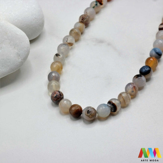 poludragi kamen ahat kristal kalcedon polu dragi poludrago kamenje dragulj mineral kvarc Ahat je jedan od najrasprostranjenijih kristala na planeti Ahat spada u grupu kalcedona izrazito je dekorativan te se od njega izrađuje lijepi nakit i ukrasni predmeti U Hrvatskoj je poznati Lepoglavski Ahat s brda Gaveznica