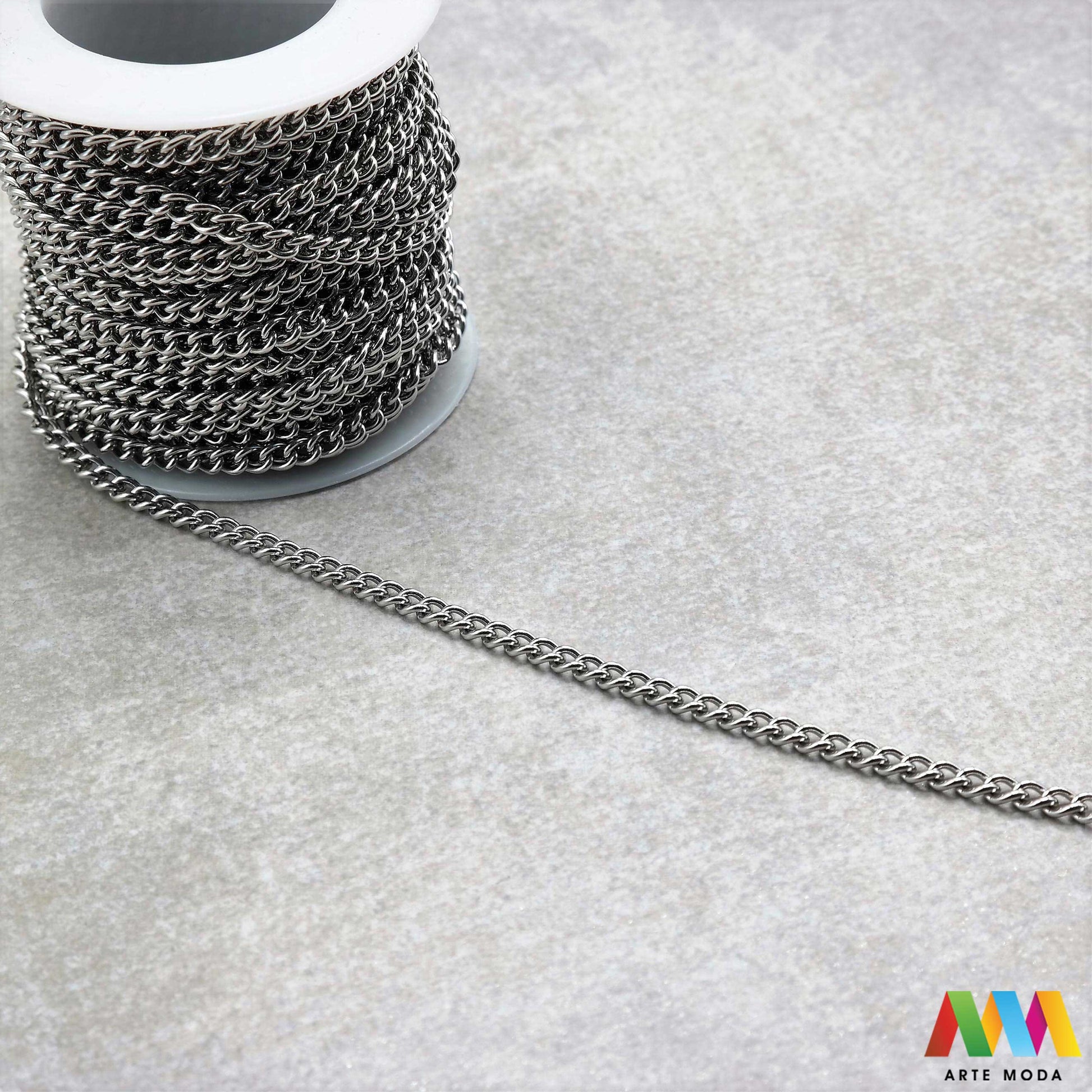 lanac lanci čelik repromaterijal čelični ogrlice narukvice nehrđajući na metre metar kolutu boji nakit inox metru izrada nakita DIY obojeni hipoalergeni tanki bogatstvo boja i modela za vaše kreativne projekte! lanaca na kolutu fleksibilnost s lancima od visokokvalitetnog nehrđajućeg čelika klasičnih srebrnih tonova elegantne zlatne moderne rose gold ili živih boja modelima od tankih i delikatnih do robusnih i upečatljivihž potrebno da izradite unikatne ogrlice i narukvice arte moda repromaterijal