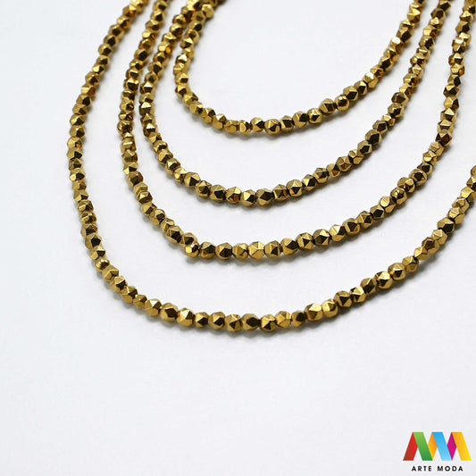 hematit krvavi kamen poludragi mineral metalni sjaj kvarc zrcalo kristal prirodni metalik meditacija zaštita repromaterijal Hematit (ili krvavi kamen) je prirodni mineral smeđe sive ili crne boje karakteriziran prisustvom hladnog metalnog sjaja Vjeruje se da pomaže u jačanju volje samopouzdanja i povezanosti s majkom zemljom Nakit izrađen od njega fascinira svojim tajanstvenim zrcalnim sjajem arte moda repromaterijal