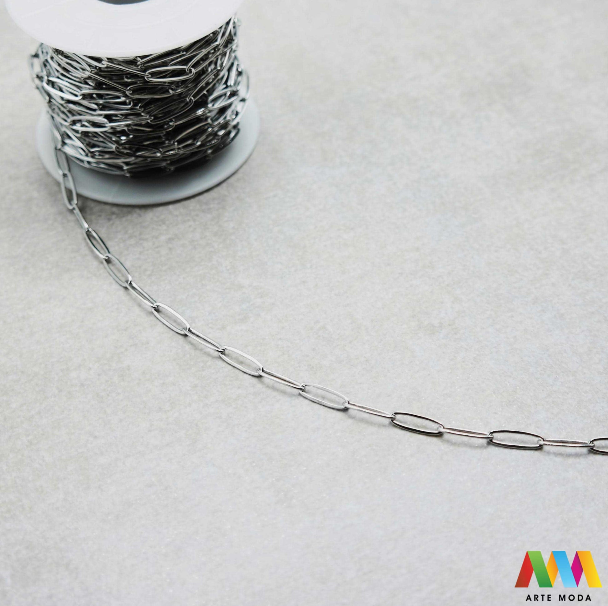 lanac lanci čelik repromaterijal čelični ogrlice narukvice nehrđajući na metre metar kolutu boji nakit inox metru izrada nakita DIY obojeni hipoalergeni tanki bogatstvo boja i modela za vaše kreativne projekte! lanaca na kolutu fleksibilnost s lancima od visokokvalitetnog nehrđajućeg čelika klasičnih srebrnih tonova elegantne zlatne moderne rose gold ili živih boja modelima od tankih i delikatnih do robusnih i upečatljivihž potrebno da izradite unikatne ogrlice i narukvice arte moda repromaterijal