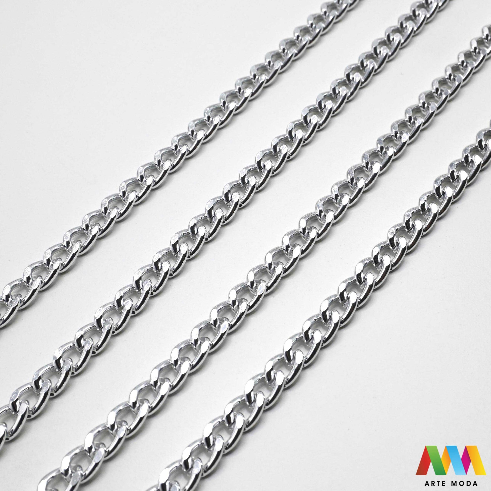 aluminijski lanac torbe ruksak nakit lagani izrada aluminij DIY materijal remen ogrlice narukvice karike ručke pribor komponente ukrasni repromaterijal Želite lagan i trendi materijal Aluminijski lanci savršeni su za vaše projekte Idealni su za izradu laganih remena za torbe ili statement nakita ogrlice narukvice Lakši su od klasičnih metala ne opterećuju i dolaze u raznim bojama i debljinama Lako ih je rezati i oblikovati laganu eleganciju za svoj uradi sam nakit i modne dodatke arte moda repromaterijal