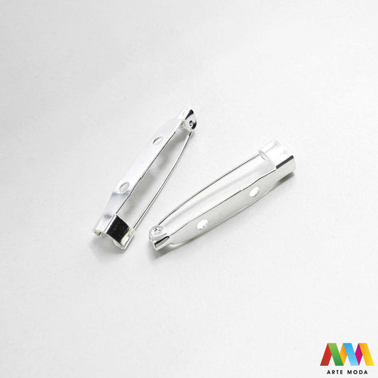 iglice za broš broševi nakit pribor izrada broševa DIY elementi metalne iglice sigurnosne baza šivanje ručni rad modni dodaci Otkrij našu široku paletu iglica za broševe i daj oduška svojoj kreativnosti! Bez obzira na to želiš li izraditi elegantni broš za posebnu prigodu ili zabavan broš za svaki dan kod nas ćeš pronaći savršenu iglicu Nudimo iglice različitih veličina materijala i završnica kako bi tvoji broševi bili zaista jedinstveni